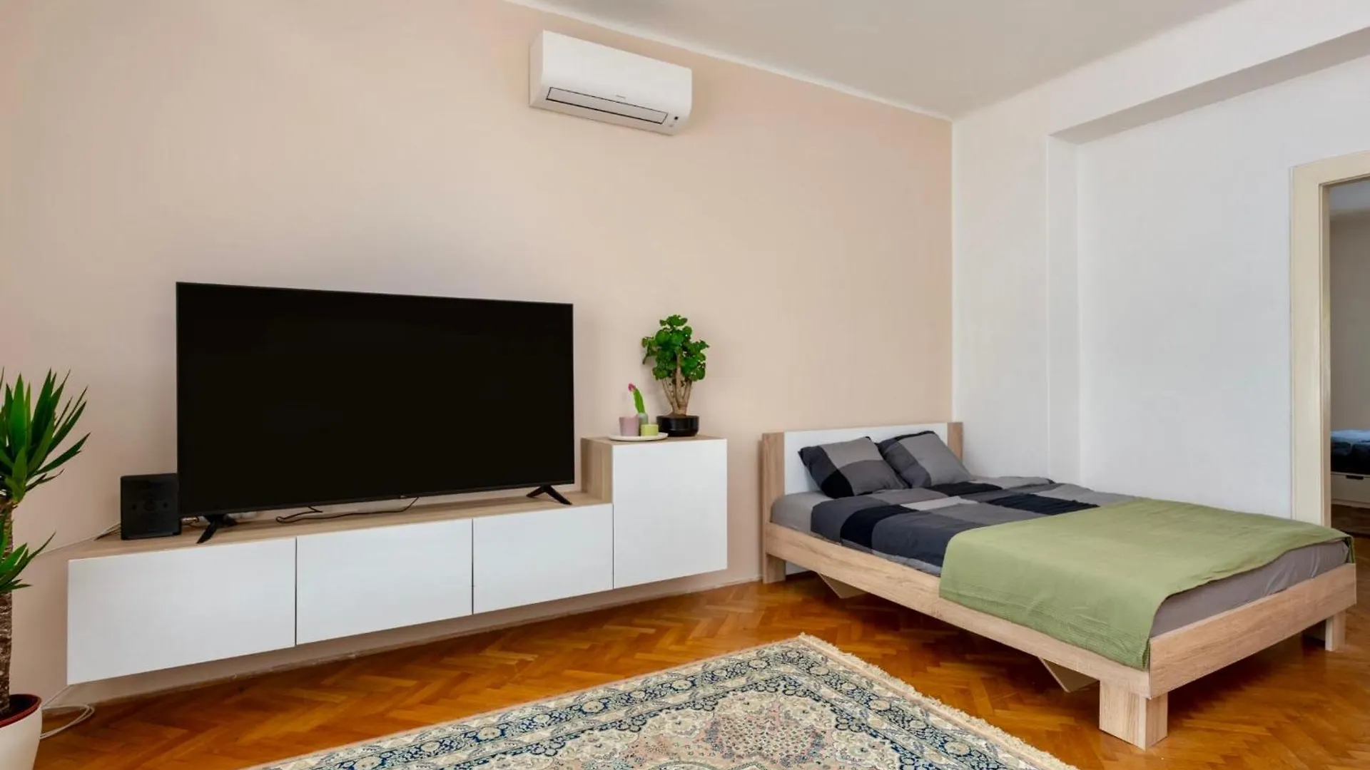Budapest Family Apartment With Free Parking